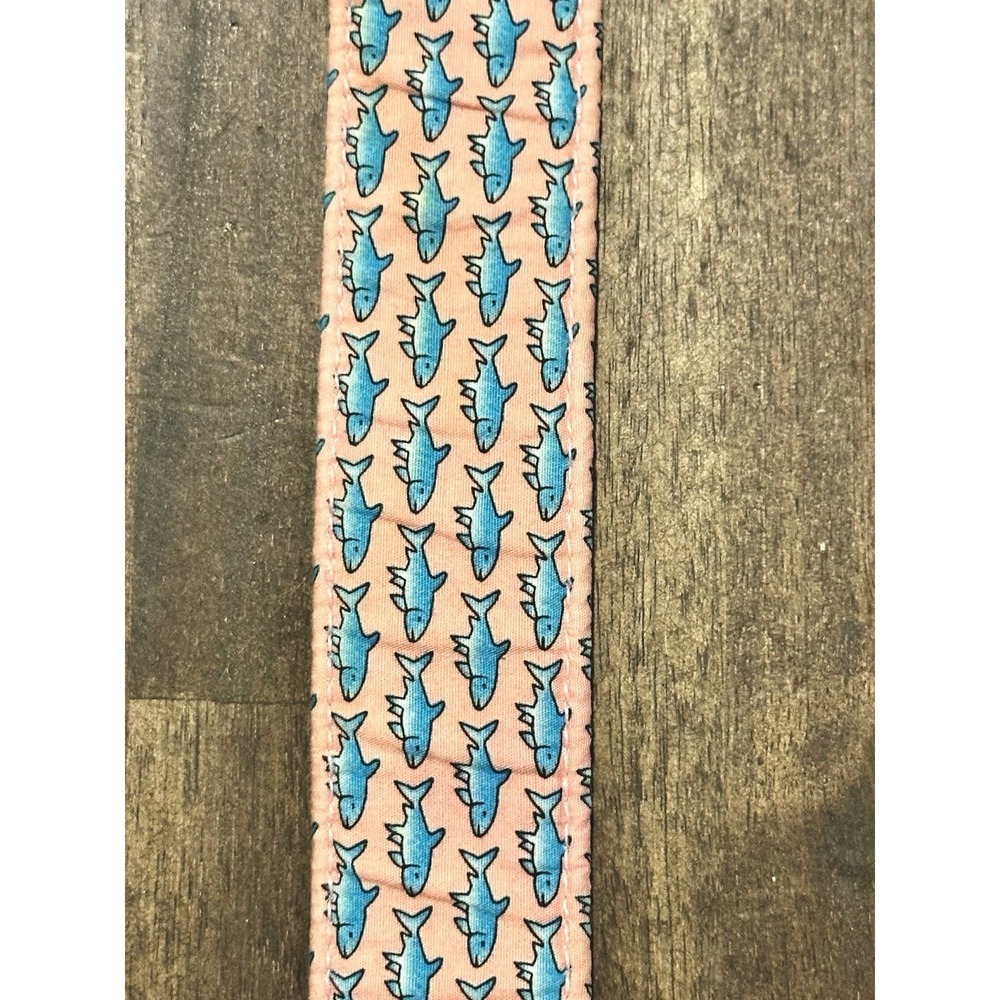 Vineyard Vines Cotton Belt With Blue Sharks on‎ Pink Sz Medium Silver Buckle